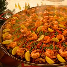 Paella y chorizo a la brasa