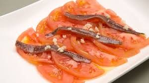 Con anchoas del Cantábrico